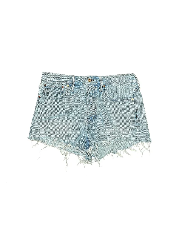 Denim Shorts in Light Wash