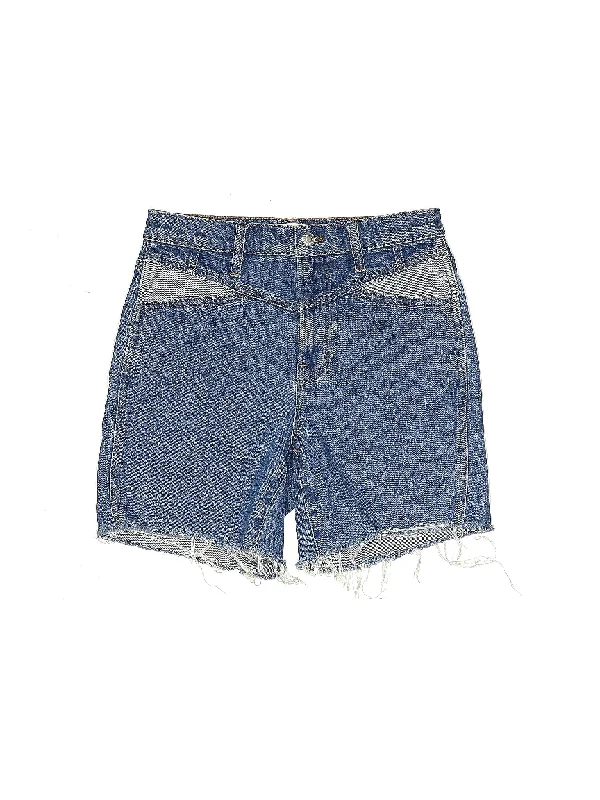 Mid-Rise Denim Shorts in Medium Wash